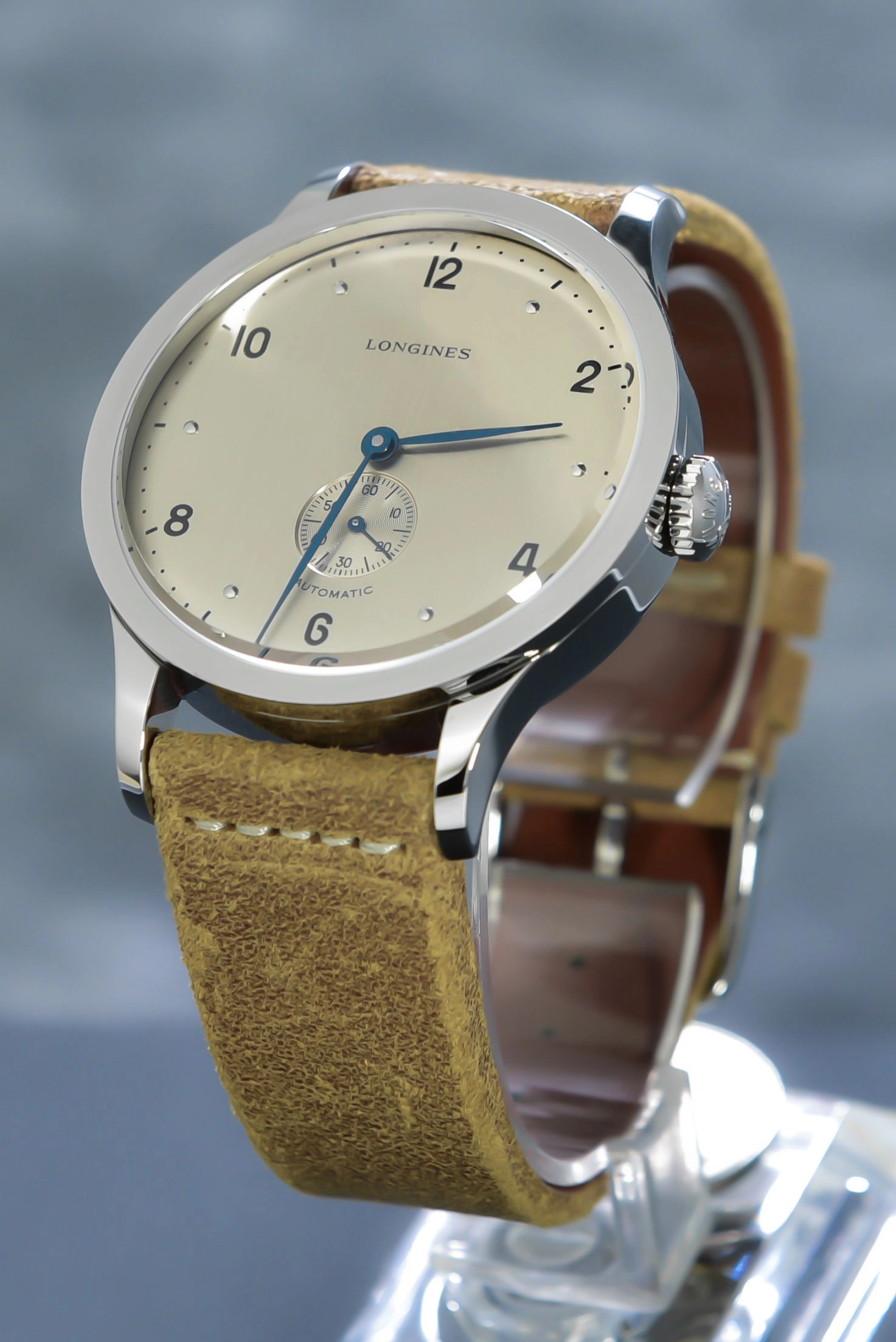 Longines Heritage 1945 features a salmon brushed dial flat bezel